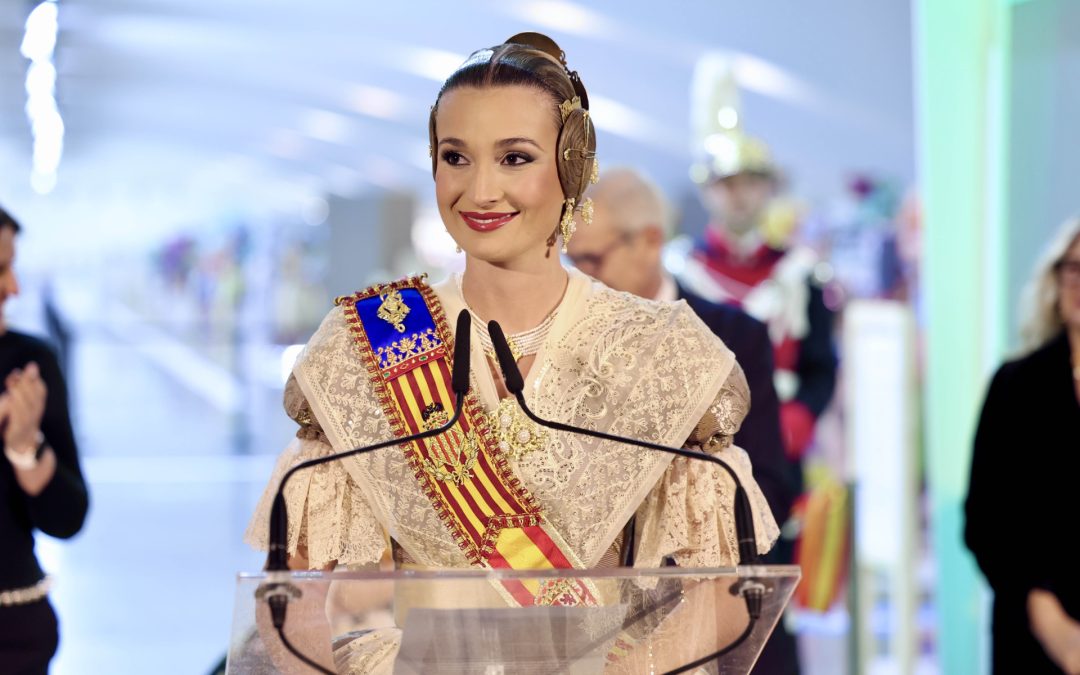 Berta Peiró elige Aderezos Valentia para la inauguración de la Exposición del Ninot