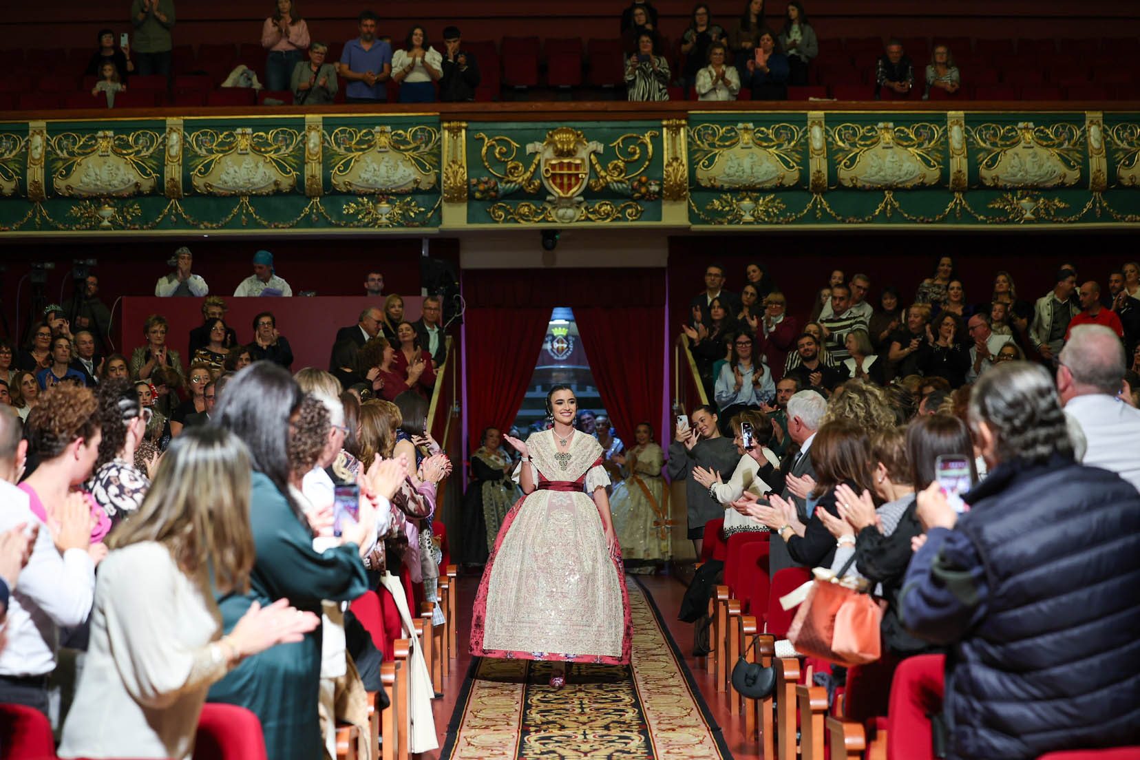 aderezos de fallera Valentia