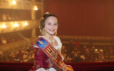 Marta Mercader y el aderezo regalo de su Corte de Honor
