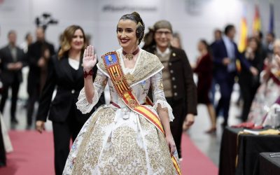 Carmen Prades luce en nuevo modelo ‘Aitana’ en la Gala Fallera